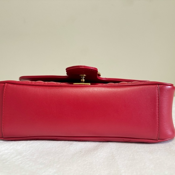 🩷SOLD🩷 GUCCI MARMONT FLAP SMALL (red) - Picture 4 of 16